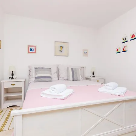 Simovi - One Bedroom Apartment