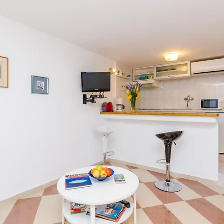 Simovi - One Bedroom Apartment *